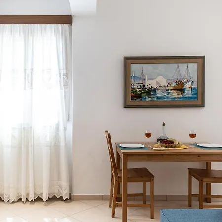 Amaranto Naxos 3 Apartman *